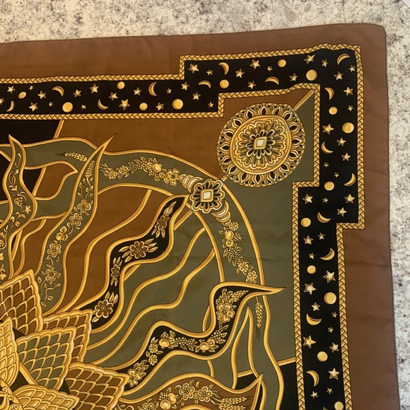 Sun and stars crochetta Scarf made in Florence Italy 100% polyester 34.5 X 34.5 - Picture 6 of 16